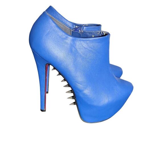 Women's Size 7 Privileged Electric Blue Platform Shoes Booties Spikes Pink Soles - Picture 1 of 12